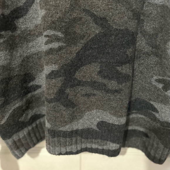 Rails Louie Charcoal Camo Knit Sweater size M - Picture 9 of 12